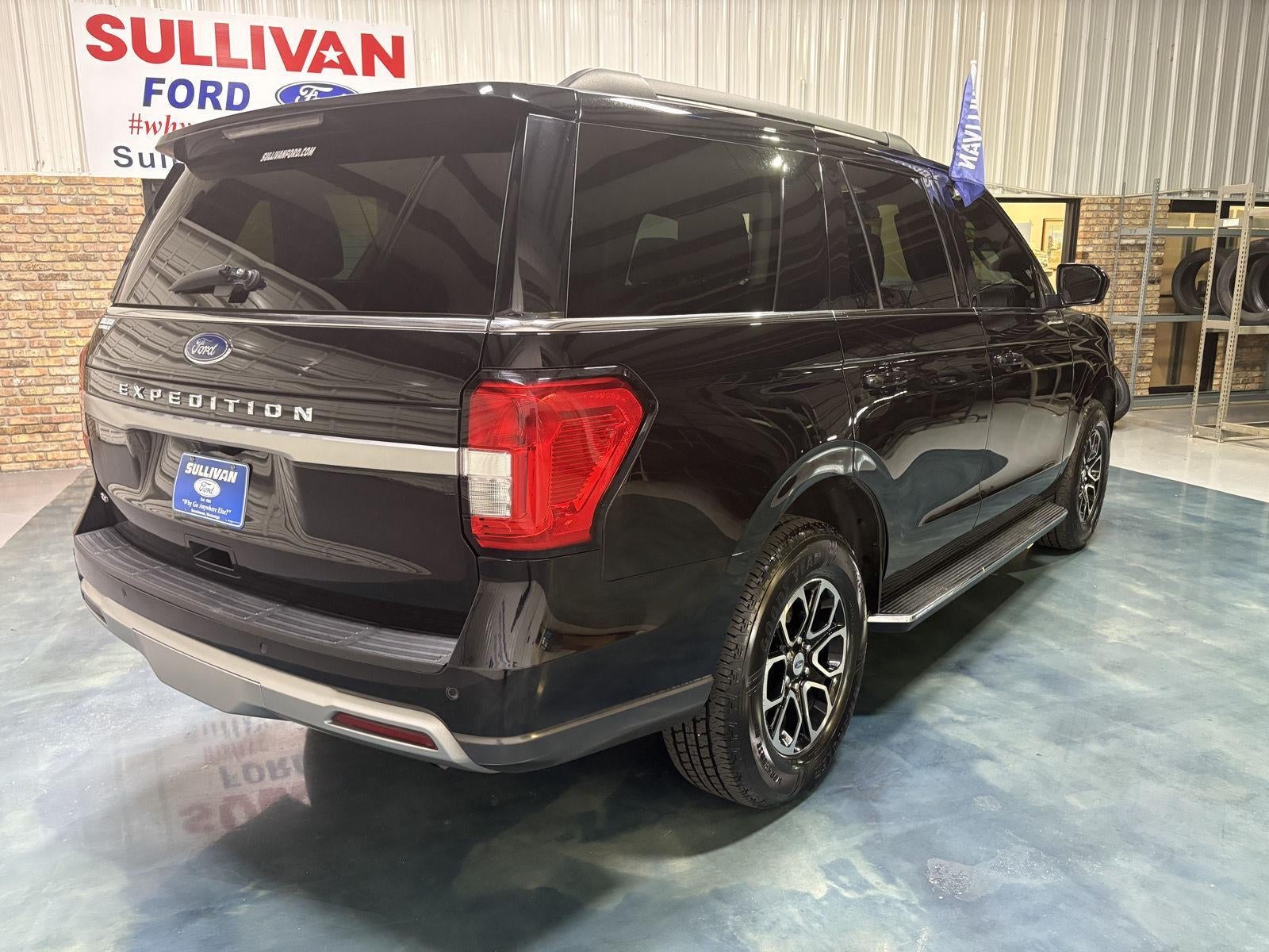 2023 Ford Expedition — side profile view