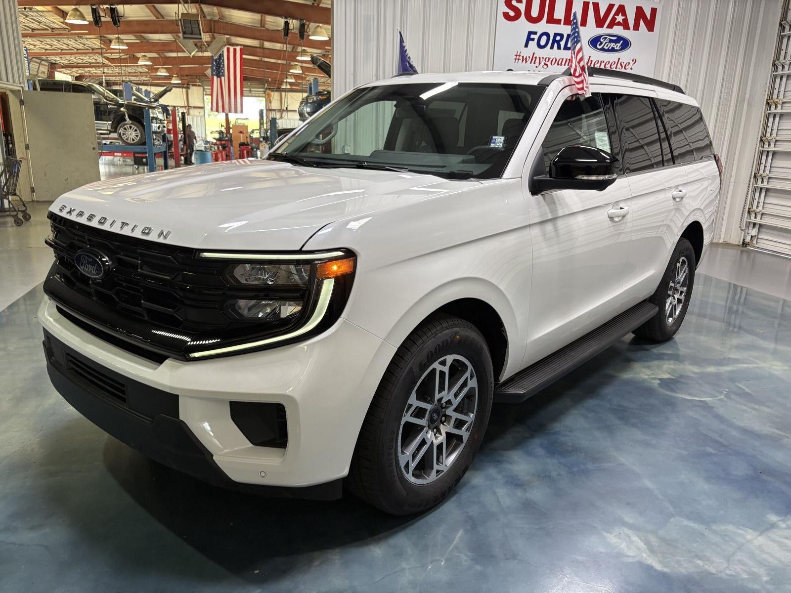 2026 Ford Expedition Active in Star White Metallic Tri-Coat — front three-quarter view